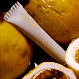 Rhode Peptide Lip Treatment in Passionfruit Jelly